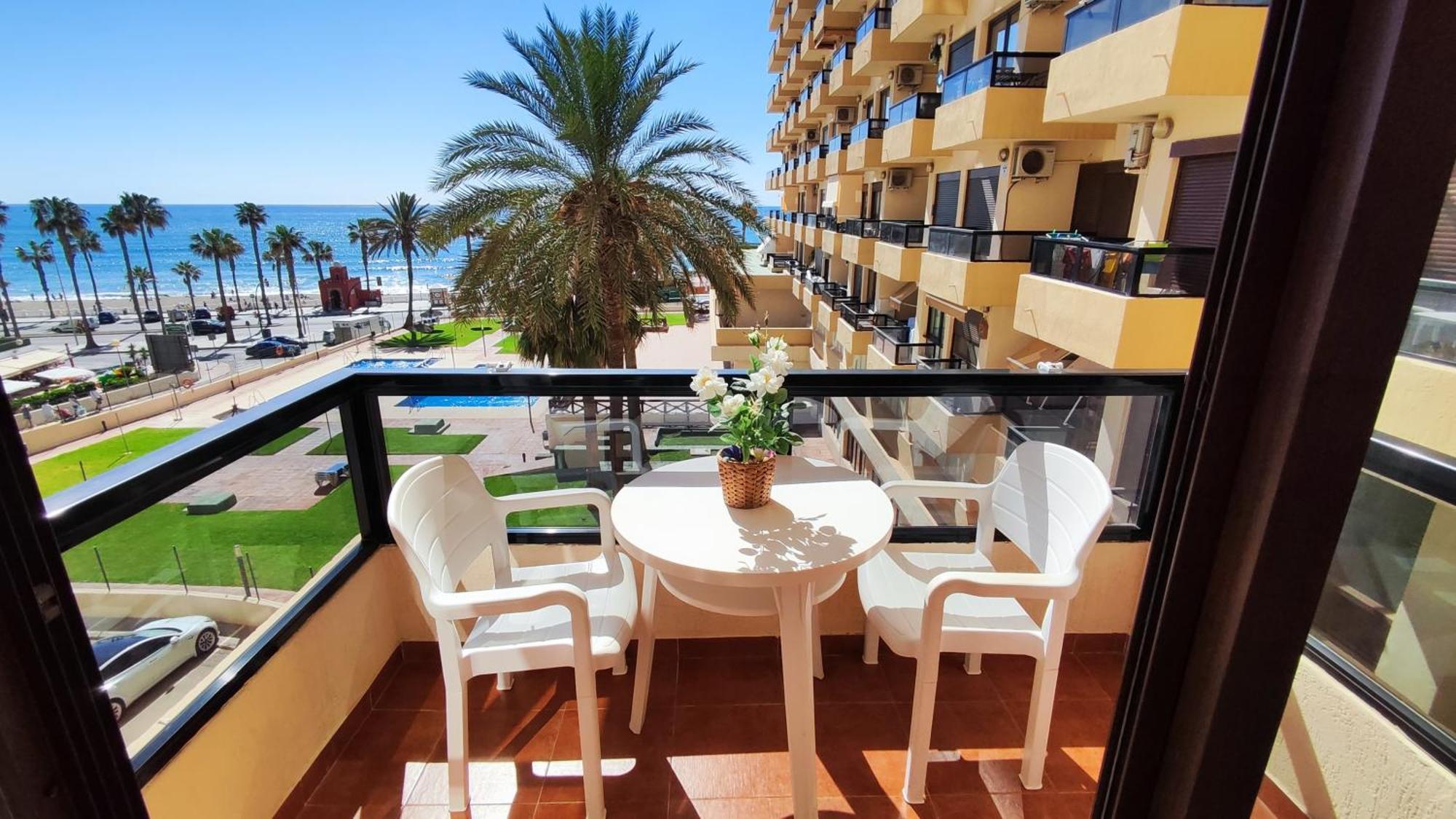 Aloha Playa Apartment With Ocean Views And Pools เบนัลมาเดนา ภายนอก รูปภาพ