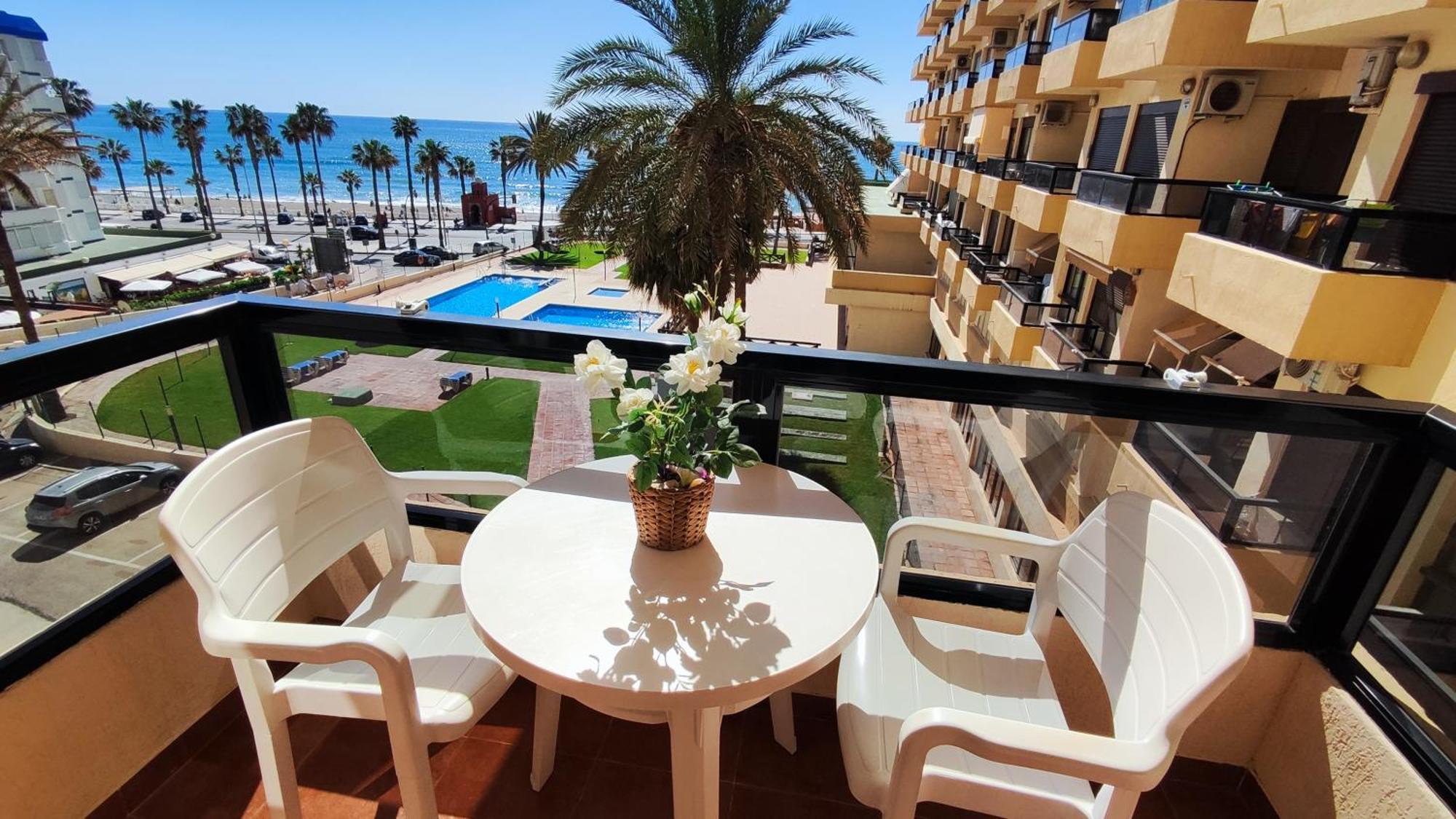 Aloha Playa Apartment With Ocean Views And Pools เบนัลมาเดนา ภายนอก รูปภาพ